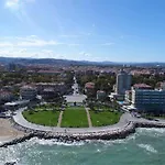 Casa Del Teatro Con Splendida Terrazza Di Fronte Al Teatro Rossini Διαμέρισμα Πέζαρο